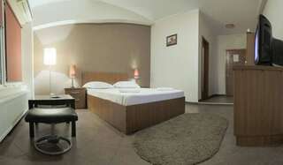 Отель Hotel Rivoli Бухарест Двухместный номер с 1 кроватью и собственной ванной комнатой-6