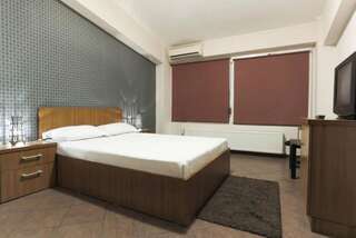 Отель Hotel Rivoli Бухарест Двухместный номер с 1 кроватью и собственной ванной комнатой-10