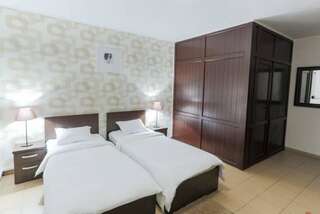 Отель Hotel Rivoli Бухарест Двухместный номер с 2 отдельными кроватями и собственной ванной комнатой-2