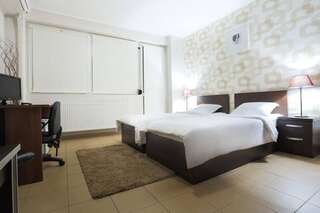 Отель Hotel Rivoli Бухарест Двухместный номер с 2 отдельными кроватями и собственной ванной комнатой-4